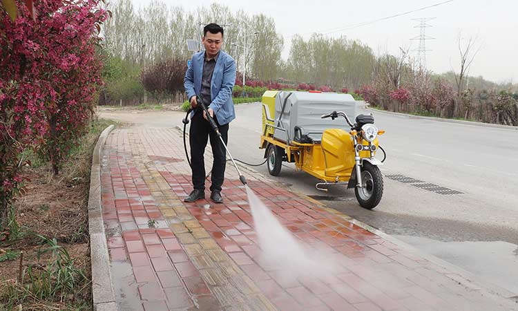 电动小型高压清洗车