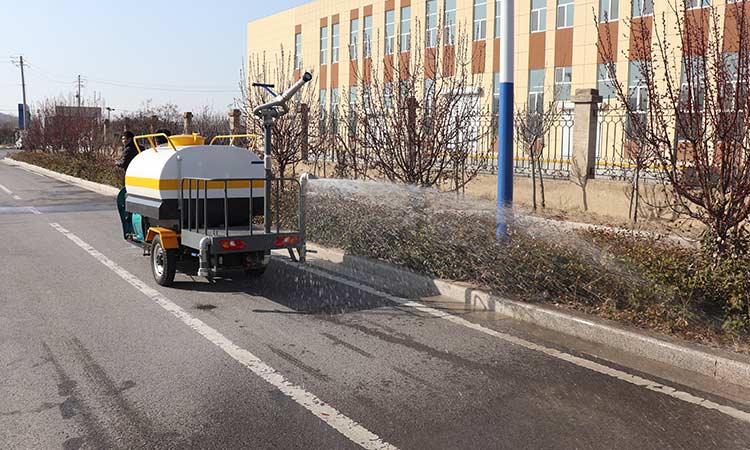 电动洒水车