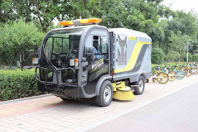 小型四轮电动洗扫车道路清扫无扬尘好帮手