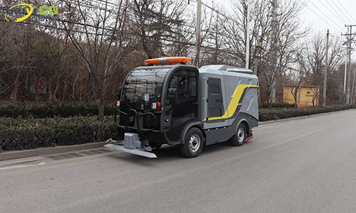 深度清洁车，城市道路“美颜”专家