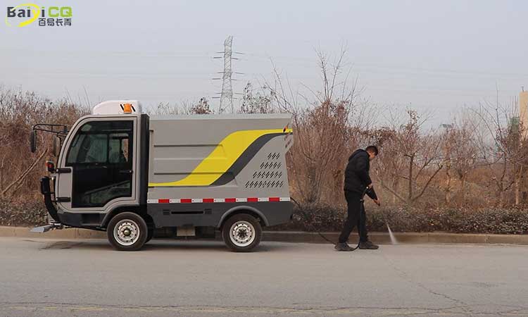 小型人行道冲洗车