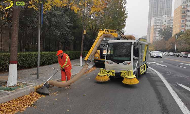 人行道树叶收集车