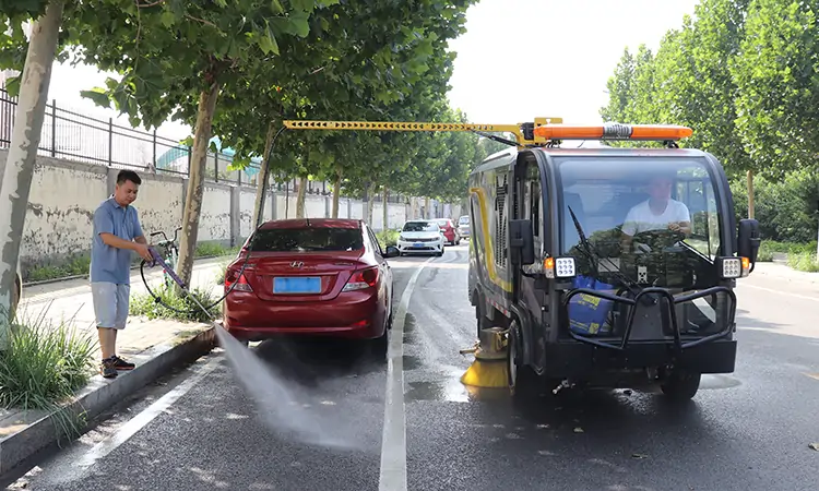 小型电动洗扫车