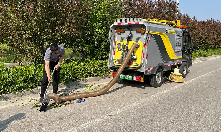 小型电动洗扫车