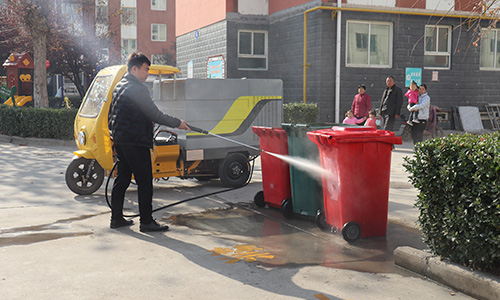 三轮高压清洗车为小区道路保驾护航