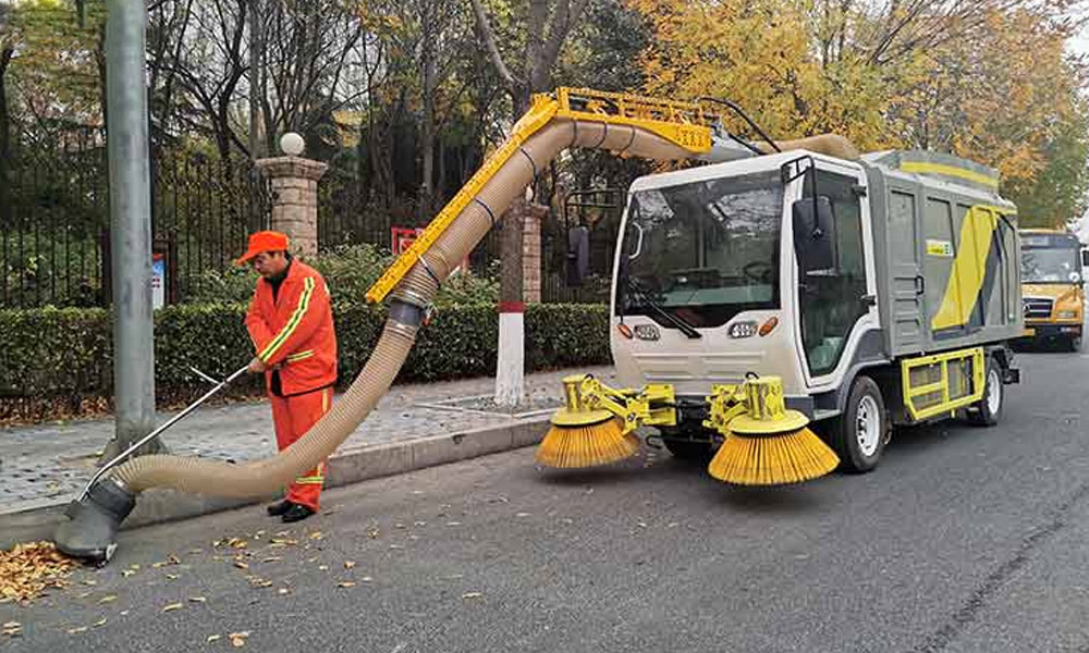 多功能树叶收集车--解决秋、冬季大面积落叶难以收集和转运问题！缓解保洁员劳动强度！