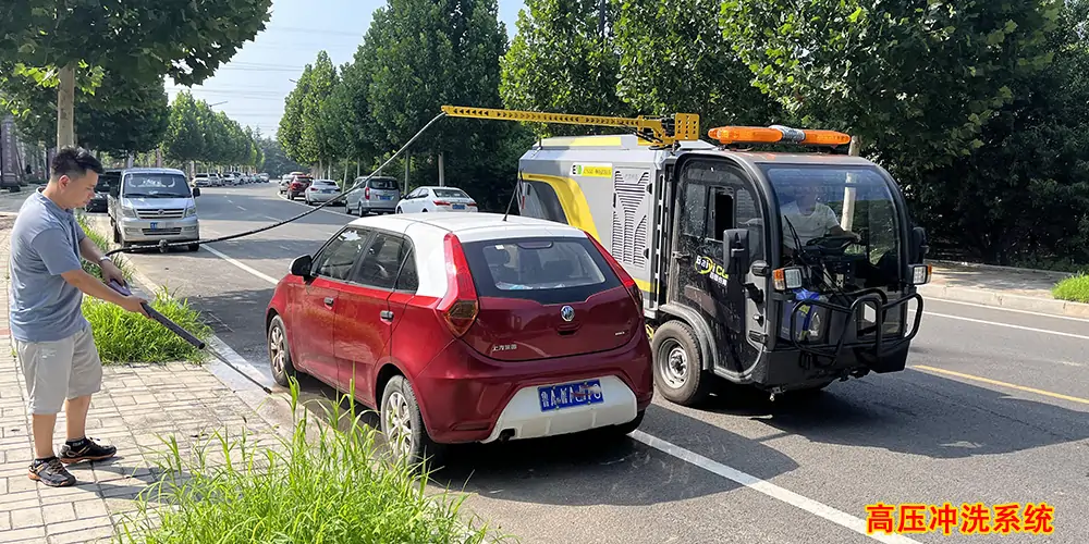 机场道路洗扫车_机场电动洗扫车_机场环卫洗扫车_小型洗扫车