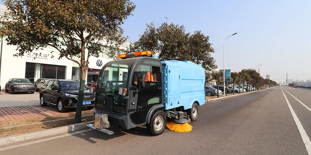 道路洗扫车，路面污渍清洁“专家”_电动洗扫车_环卫洗扫车_小型洗扫车