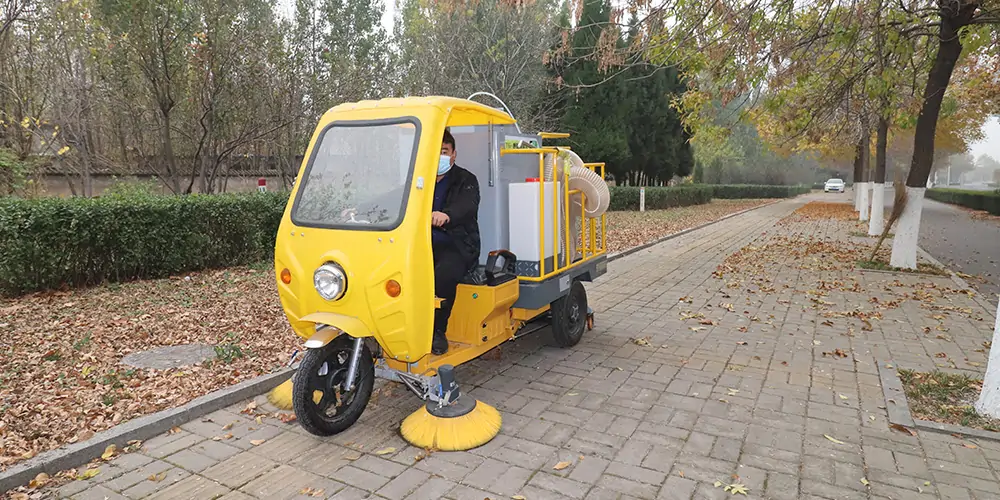 三轮树叶收集车_多功能树叶收集车_吸树叶的机器_扫树叶神器