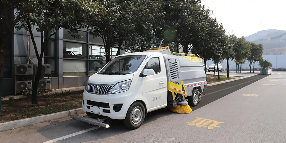 可上牌道路洗扫车_新能源电动洗扫车_环卫洗扫车_小型洗扫车