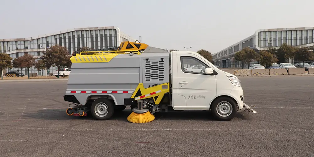 道路洗扫车_路面污渍清洁“专家”_电动洗扫车_环卫洗扫车_小型洗扫车