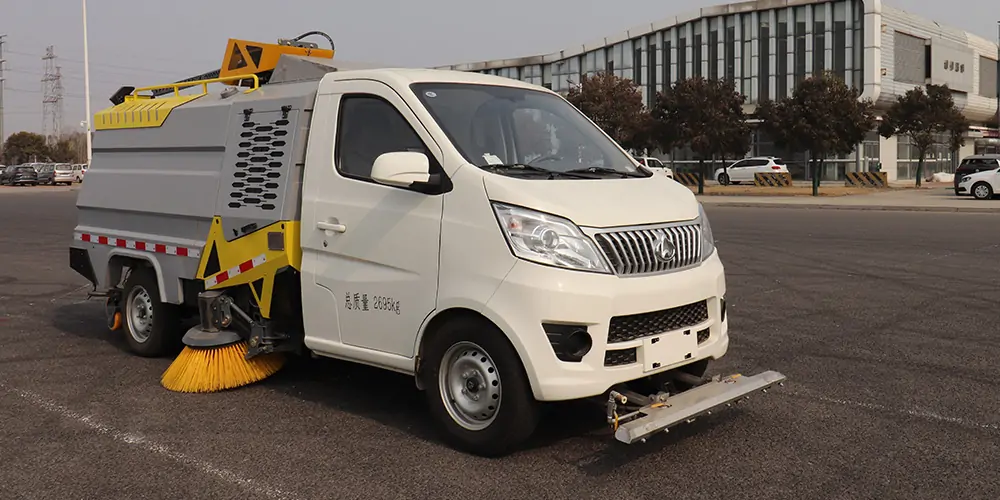 道路洗扫车_路面污渍清洁“专家”_电动洗扫车_环卫洗扫车_小型洗扫车