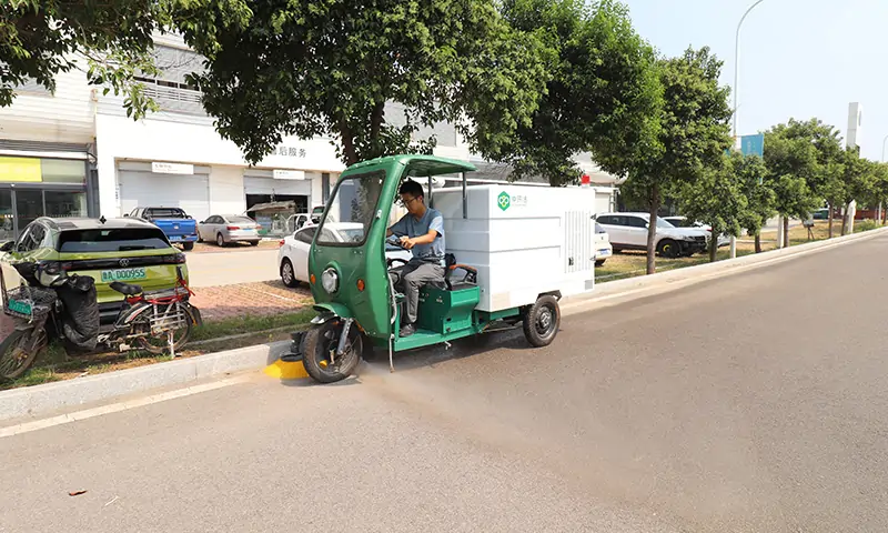 多功能高压冲洗车：道路保洁的全新助力设备，环境美好建设者