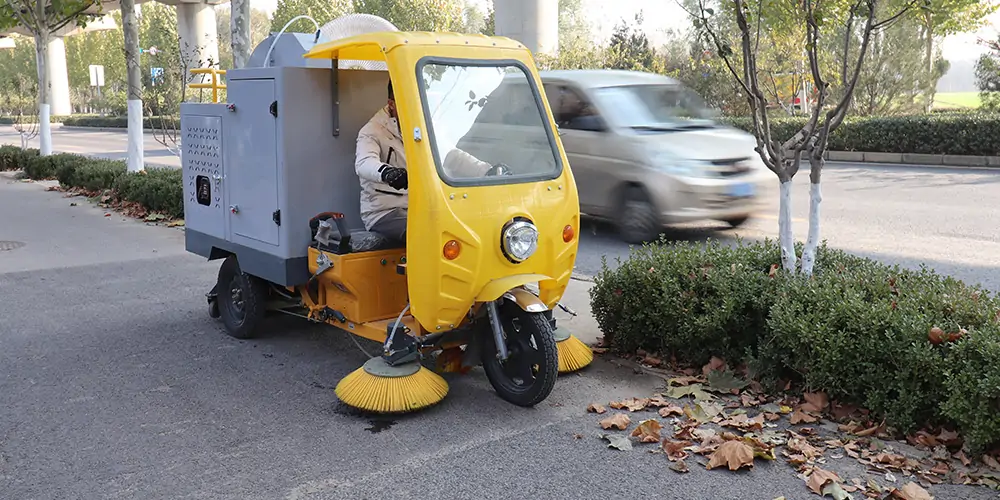 吸入式树叶收集车 电动三轮车树叶收集器 树叶收集器车 三轮树叶收集车 林场专用树叶收集车