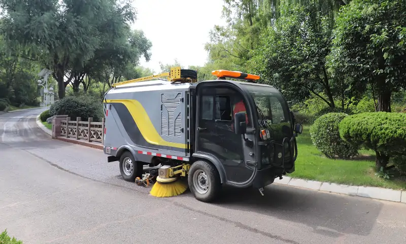 清洁新时代：纯电动洗扫车助力景区公园道路清洁