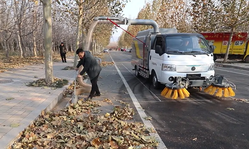 新能源树叶收集车：助力城市清洁的环保利器