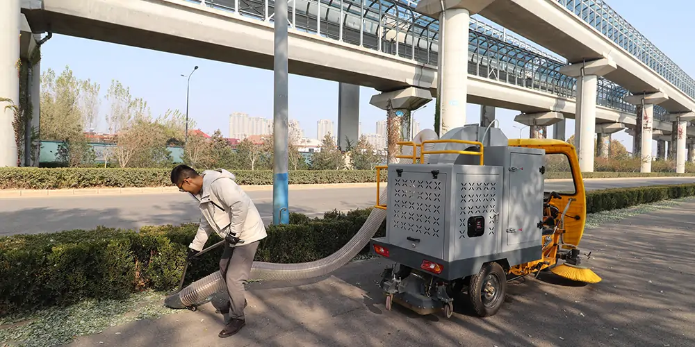 吸入式树叶收集车 电动三轮车树叶收集器 树叶收集器车 三轮树叶收集车 林场专用树叶收集车 三轮车树叶收集机